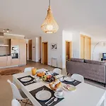Apartman Beachfront Atlantic View A09 *